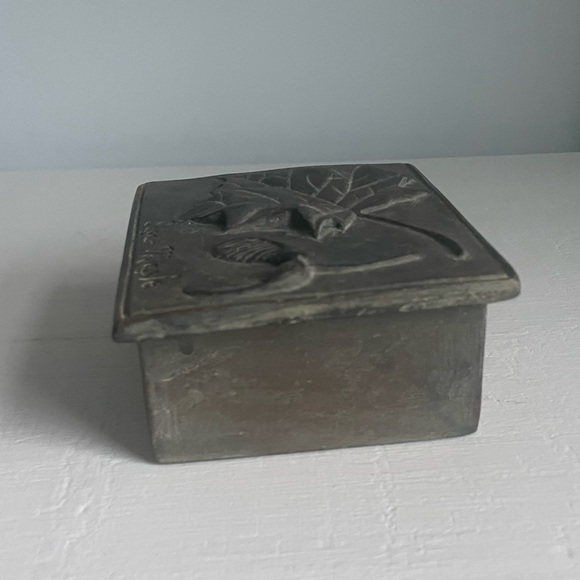 Vintage Hen Feathers Sugar Maple Trinket Box - Picture 7 of 10